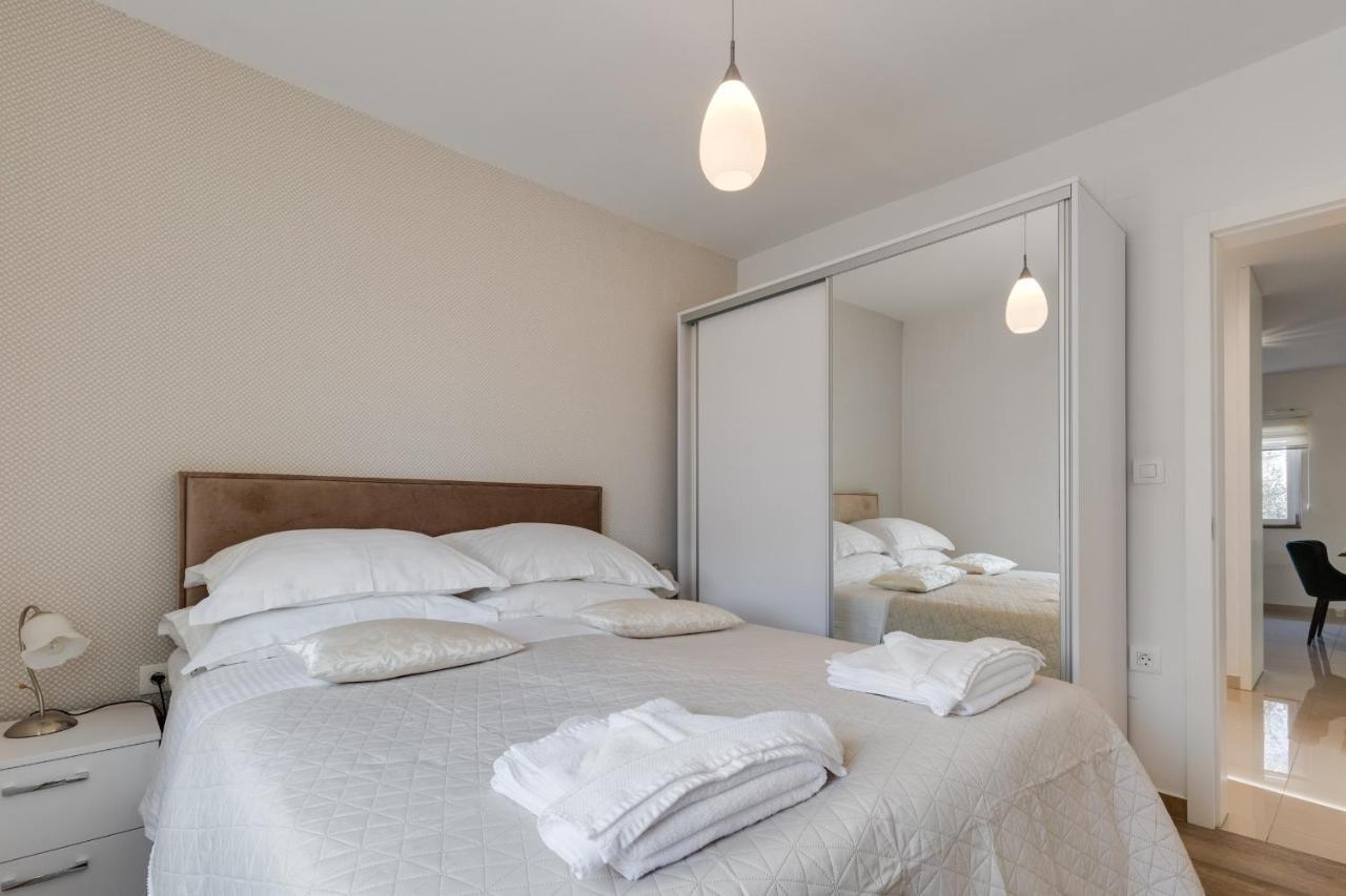 Elegant Two Bedroom Apartment Zadar Ngoại thất bức ảnh