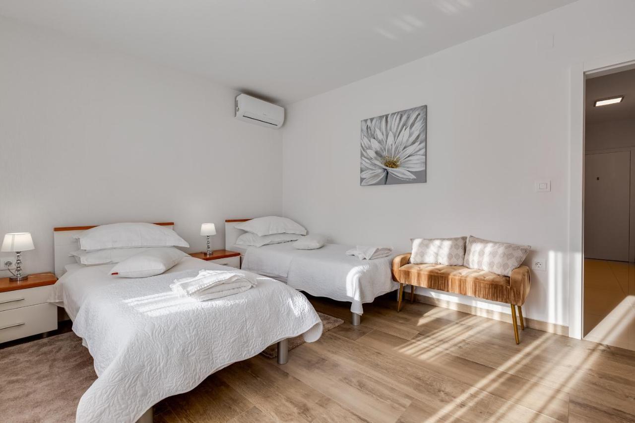 Elegant Two Bedroom Apartment Zadar Ngoại thất bức ảnh