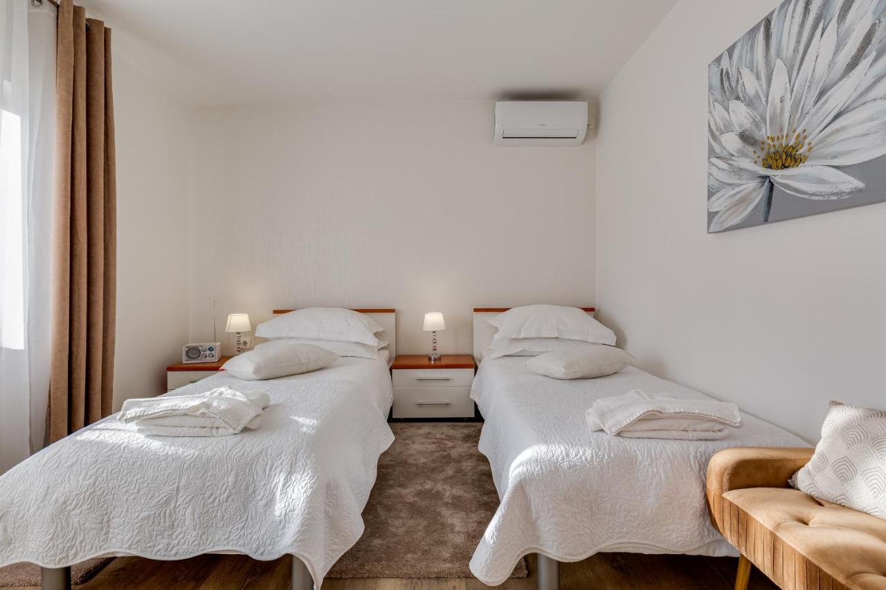 Elegant Two Bedroom Apartment Zadar Ngoại thất bức ảnh