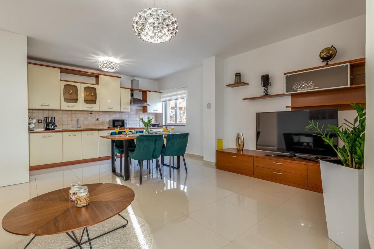 Elegant Two Bedroom Apartment Zadar Ngoại thất bức ảnh